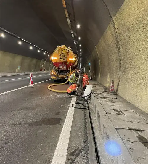 景宁隧道排水渠清淤